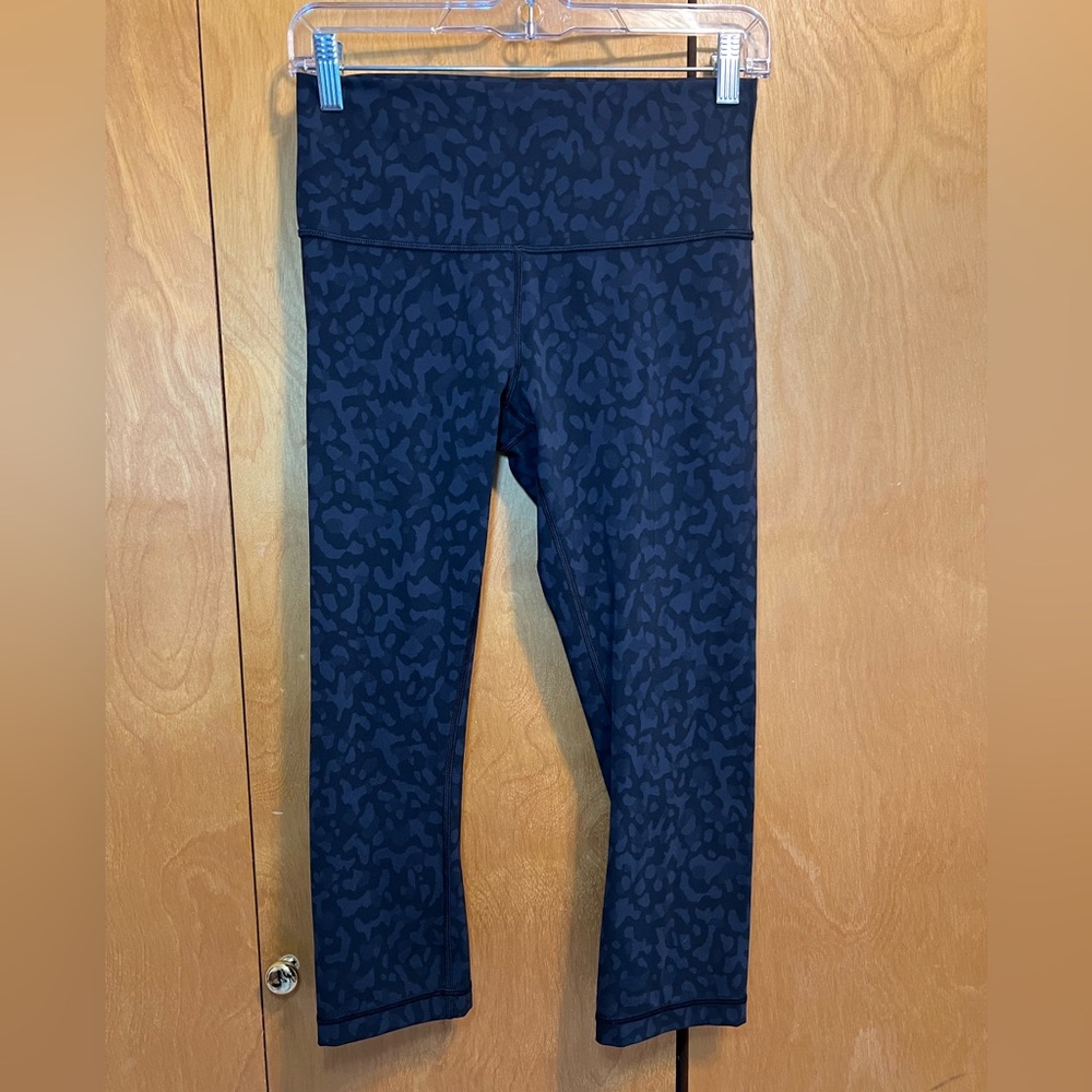Women’s lululemon wunder under leggings Size 8